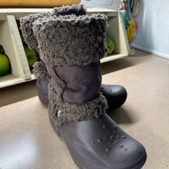 CROCS FOR GIRLS, SHEEPS WOOL CUFF. - Picture 2 of 4